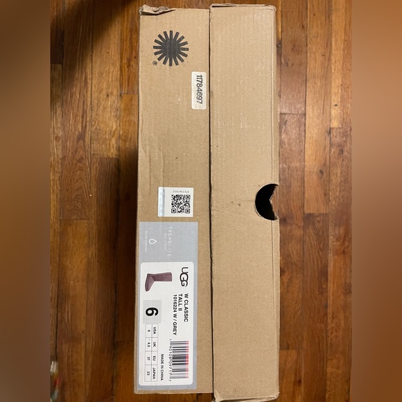 Classic Tall Ugg Boots - Picture 6 of 9